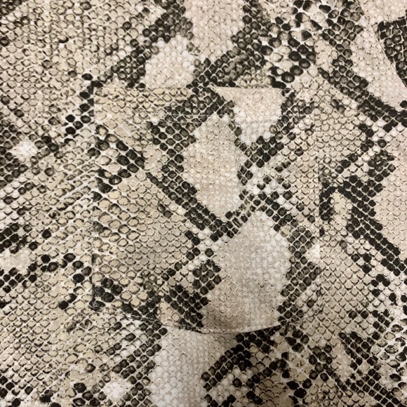 Snakeskin T-Shirt Size Medium NWOT - Picture 3 of 4